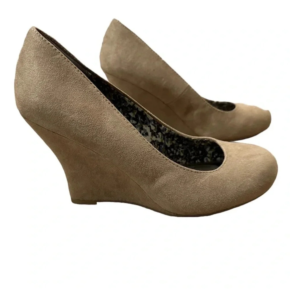 Cato Women's Tan Faux Suede Slip-On Round Toe Wedge Heels Size 10 GUC